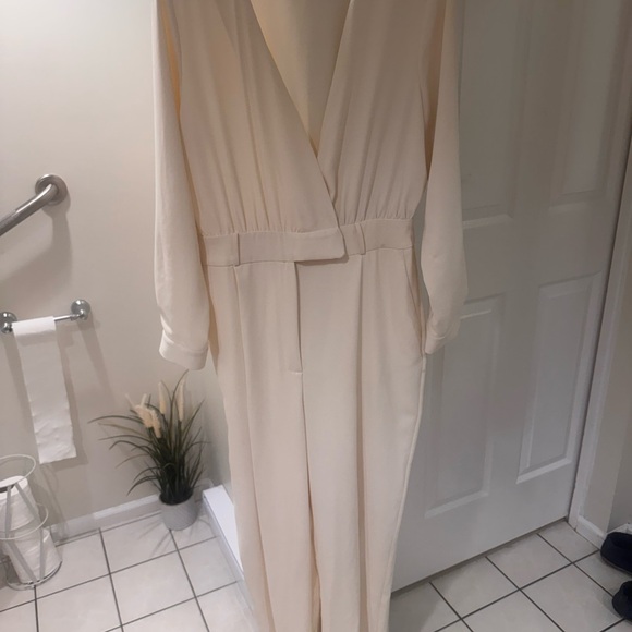 Zara Cream Garment - Picture 2 of 6